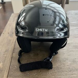 Smith Zoom Jr Black Shiny Ski/ Snowboard Helmet- Size YM 53-58cm